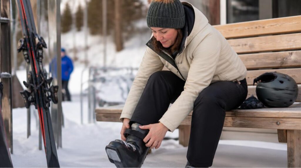 Chaussures et casque pour matériel ski débutant