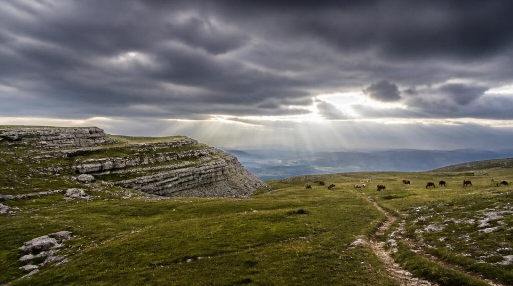 Alpages d’altitude et falaises pour randonnée Vercors
